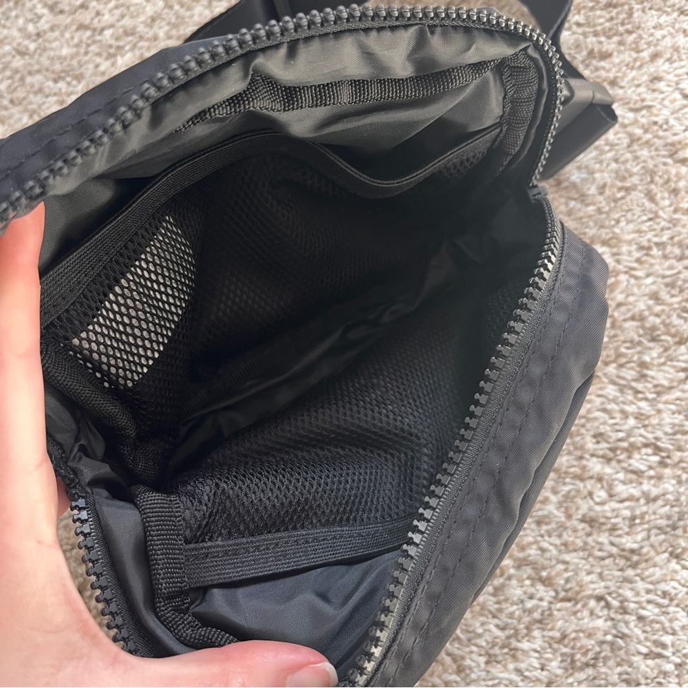 Gaiam // Belt Bag - Picture 3 of 4